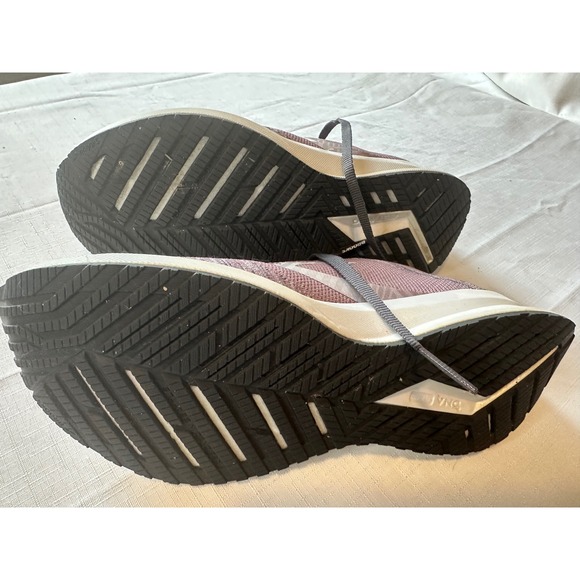 Brooks Levitate 4.0 Womens 7.5 Running Shoes Sneakers Mauve Knit Athletic‎ Flaw - Picture 10 of 10